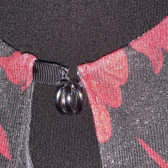 Cathy Daniels floral lurex mock layer top! - Picture 5 of 6